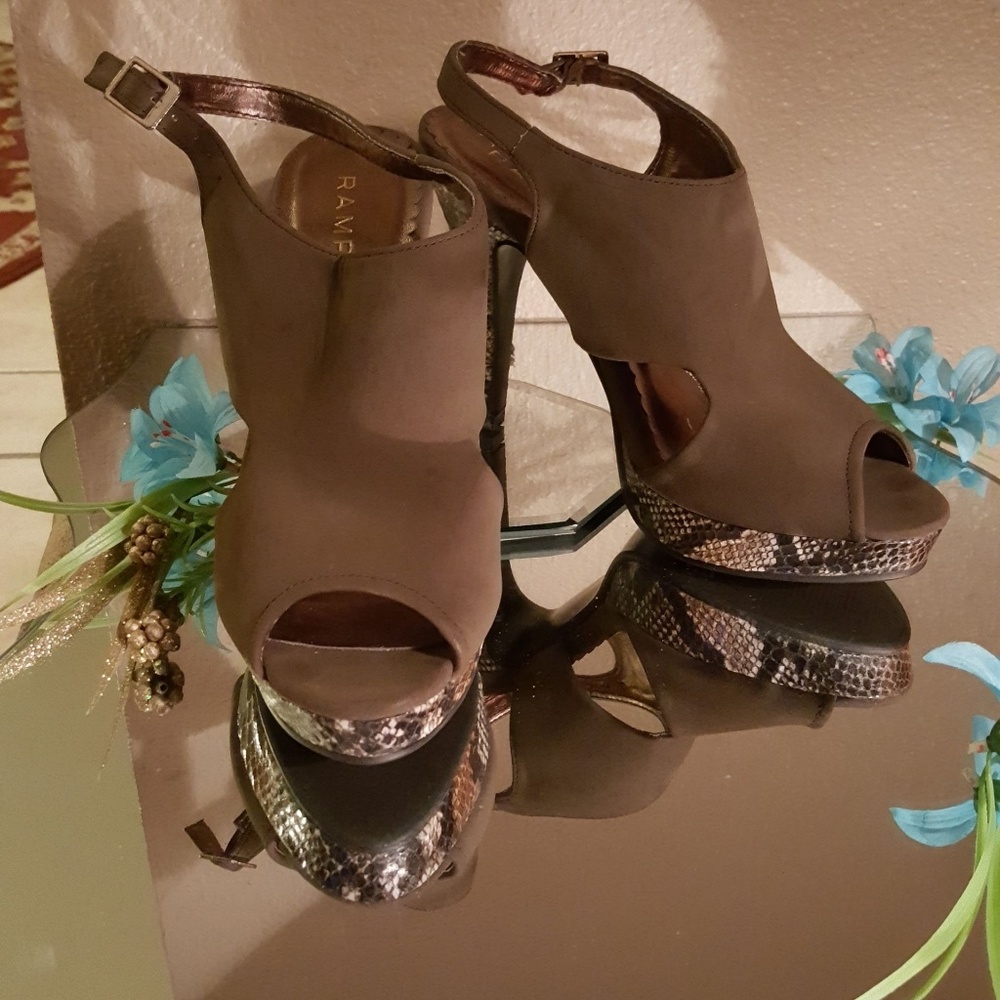 High Heels size 8 Like New